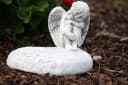 Stone and Style Frostfeste Steinfigur Engel auf Herz Grau Bild 1