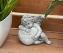 Stone and Style Engelfigur Frostfeste Steinfigur Engel am Herz Grau Bild 1