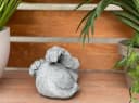 Stone and Style Gartenfigur Hund mit Engelsflügeln Grau Frostfest Bild 3