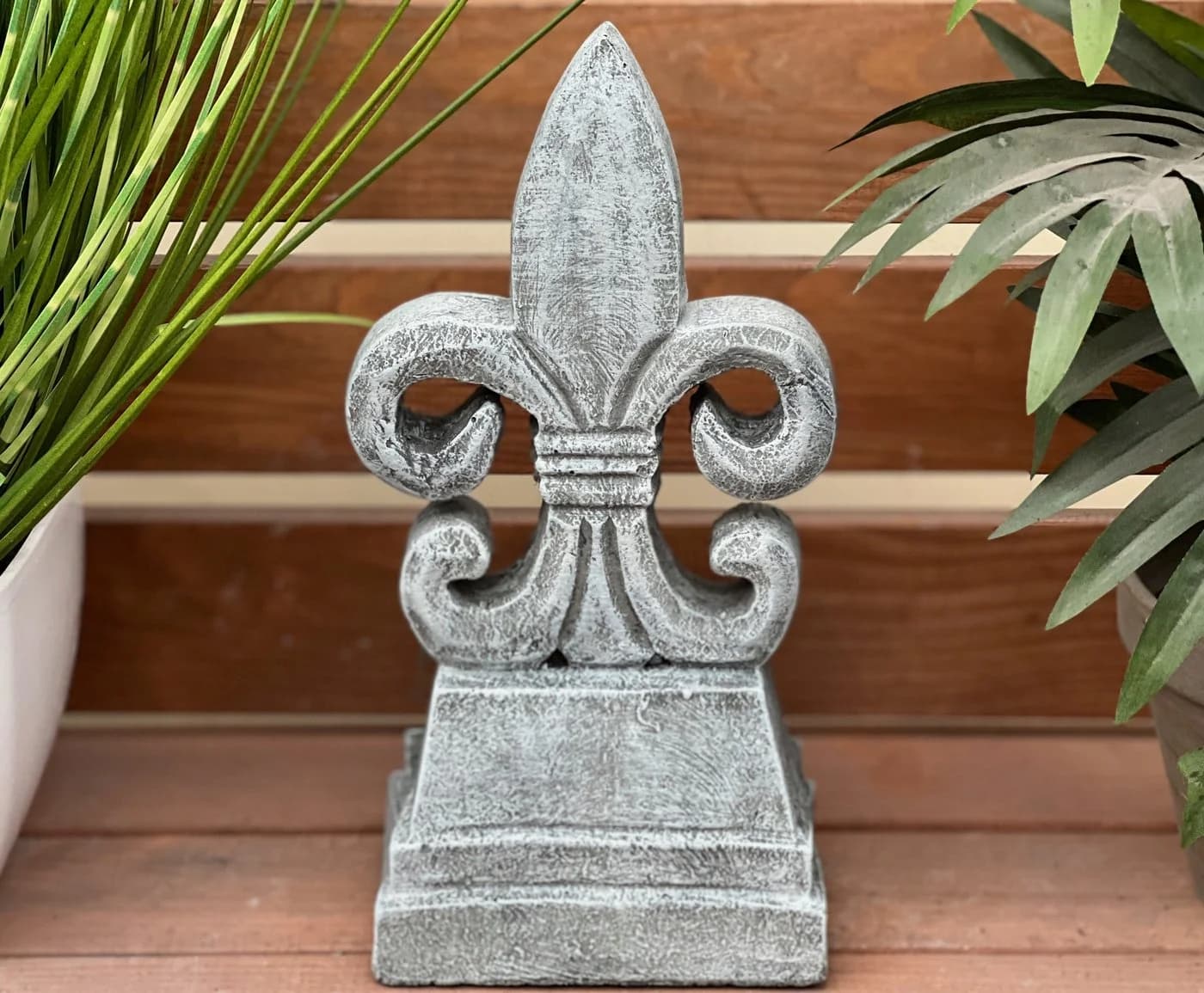 Stone and Style Gartenfigur Lilie Fleur de Lys Grau Steinguss