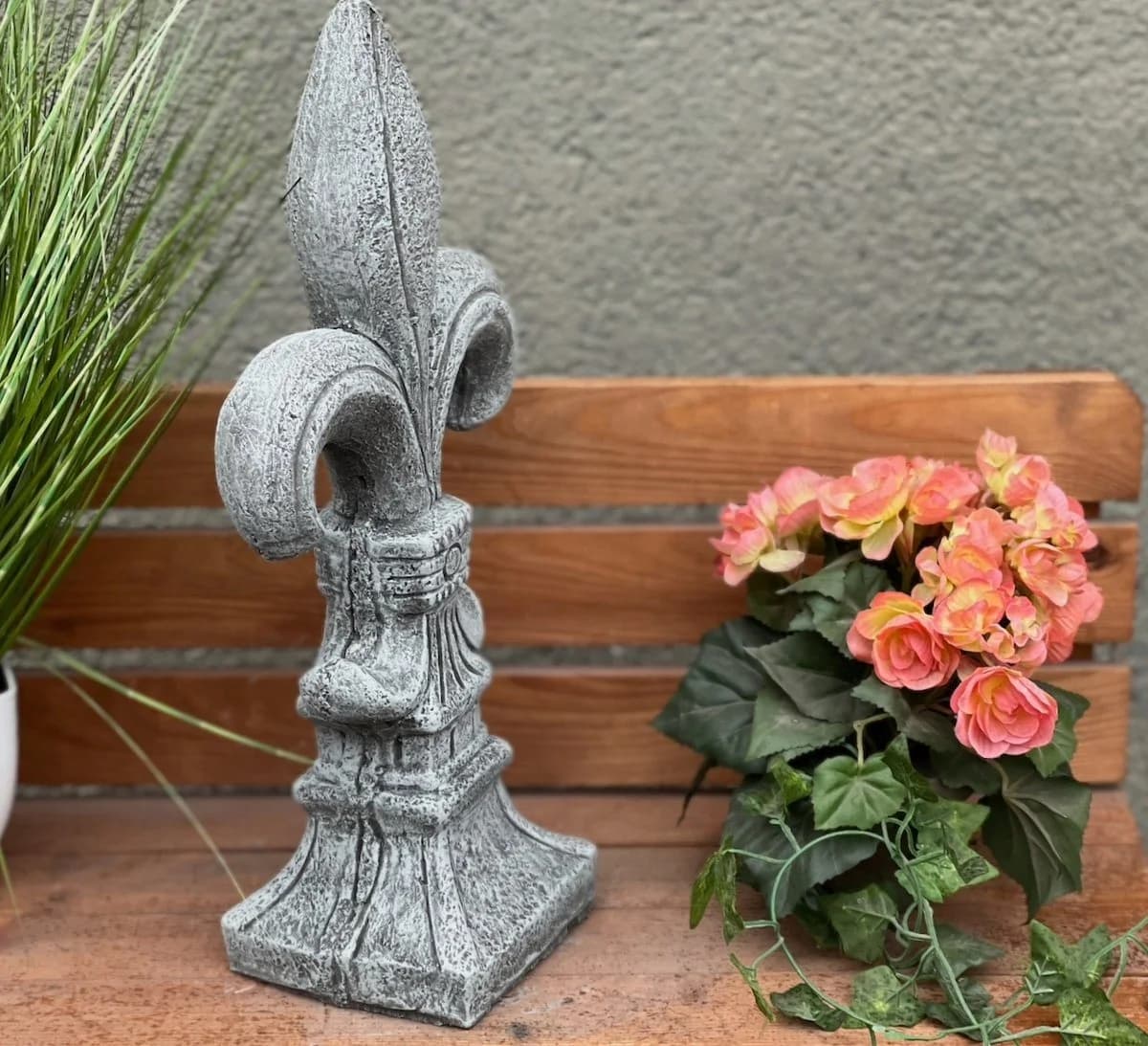 Stone and Style Frostfeste Steinfigur Ritterlilie XL Grau - Bild 3