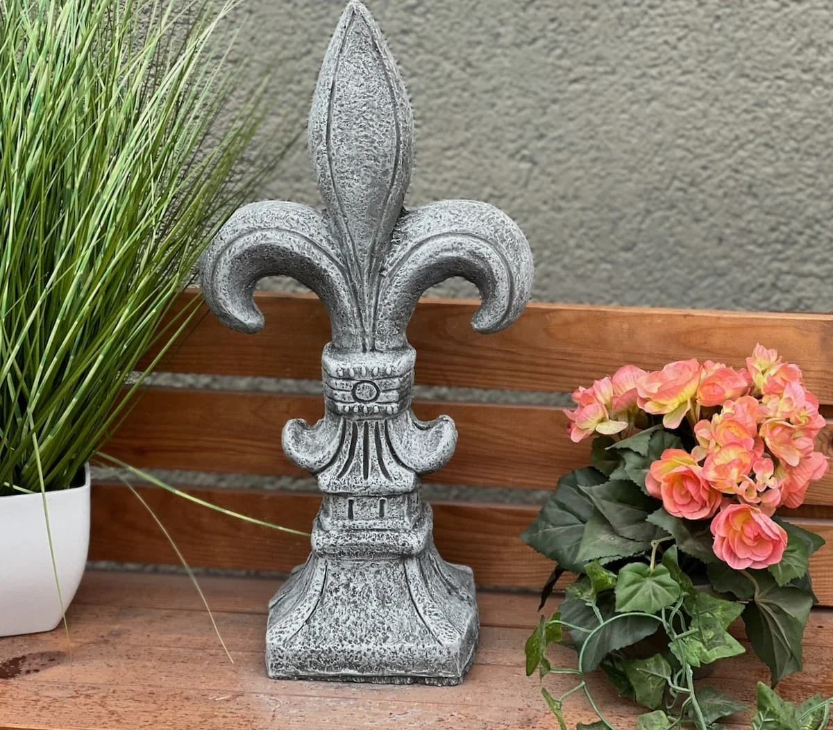 Stone and Style Frostfeste Steinfigur Ritterlilie XL Grau - Bild 4