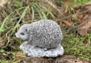 Stone and Style Gartenfigur Frostfeste Steinfigur kleiner Igel Little Ferdi Grau Bild 3
