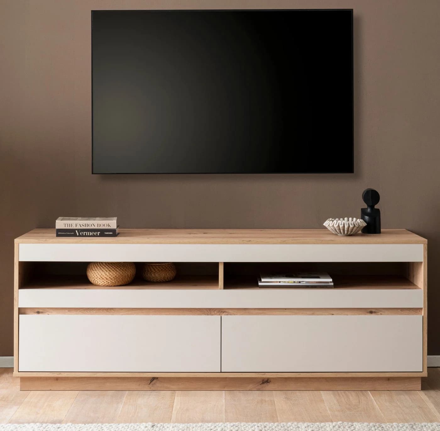 Lowboard im Scandi-Design aus Eiche Artisan