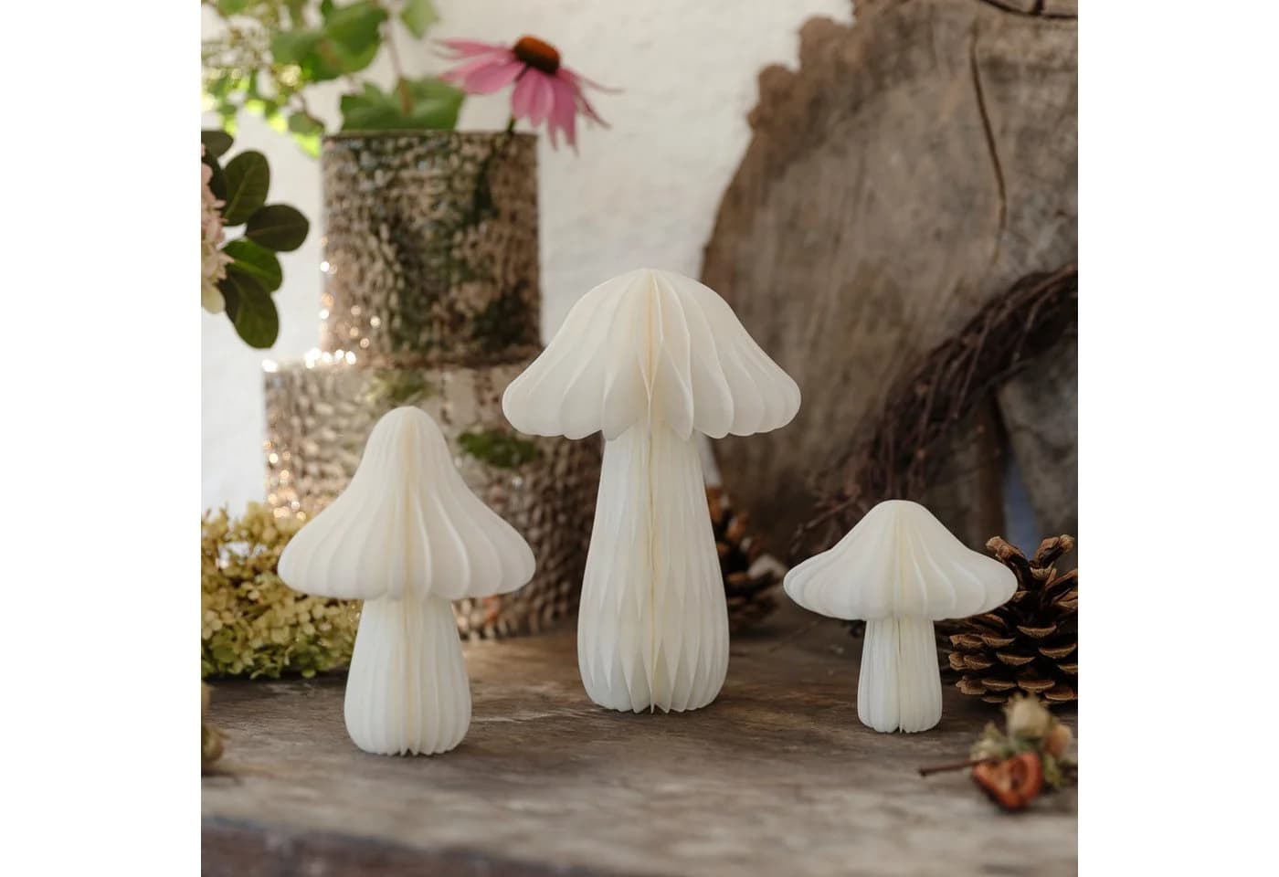 MKONO Papier-Pilz Dekoobjekt Weiß Honeycomb-Stil - Bild 3