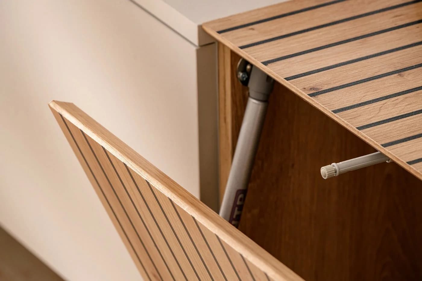 Furn.Design Wohnwand Madina Schwarz Eiche Leistenoptik Push-To-Open - Bild 5