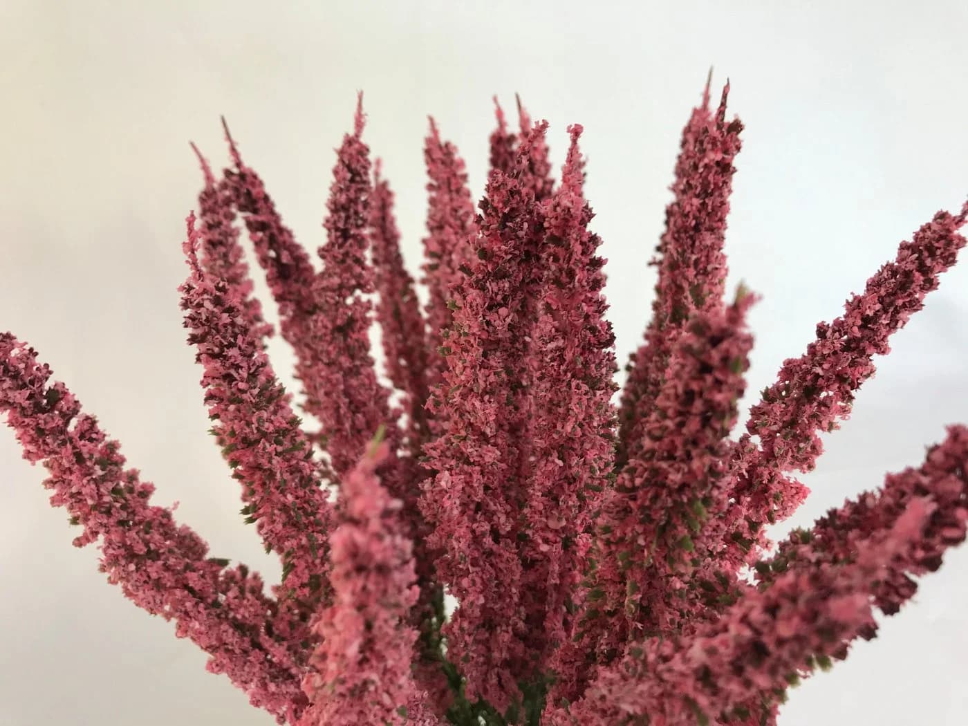 mucPlants Kunstblume Erika Calluna 28cm Rosa mit Steckstab - Bild 4