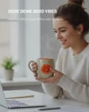 FRITZTOWN Keramiktasse Good Vibes Only Beige-Orange 440ml Bild 4