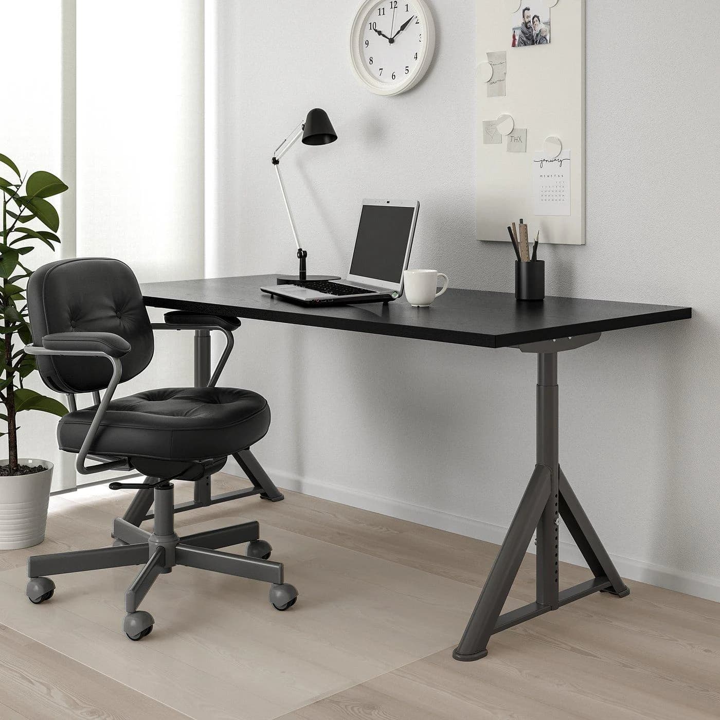 IKEA IDÅSEN Schreibtisch Schwarz/Dunkelgrau mit Kabelmanagement
