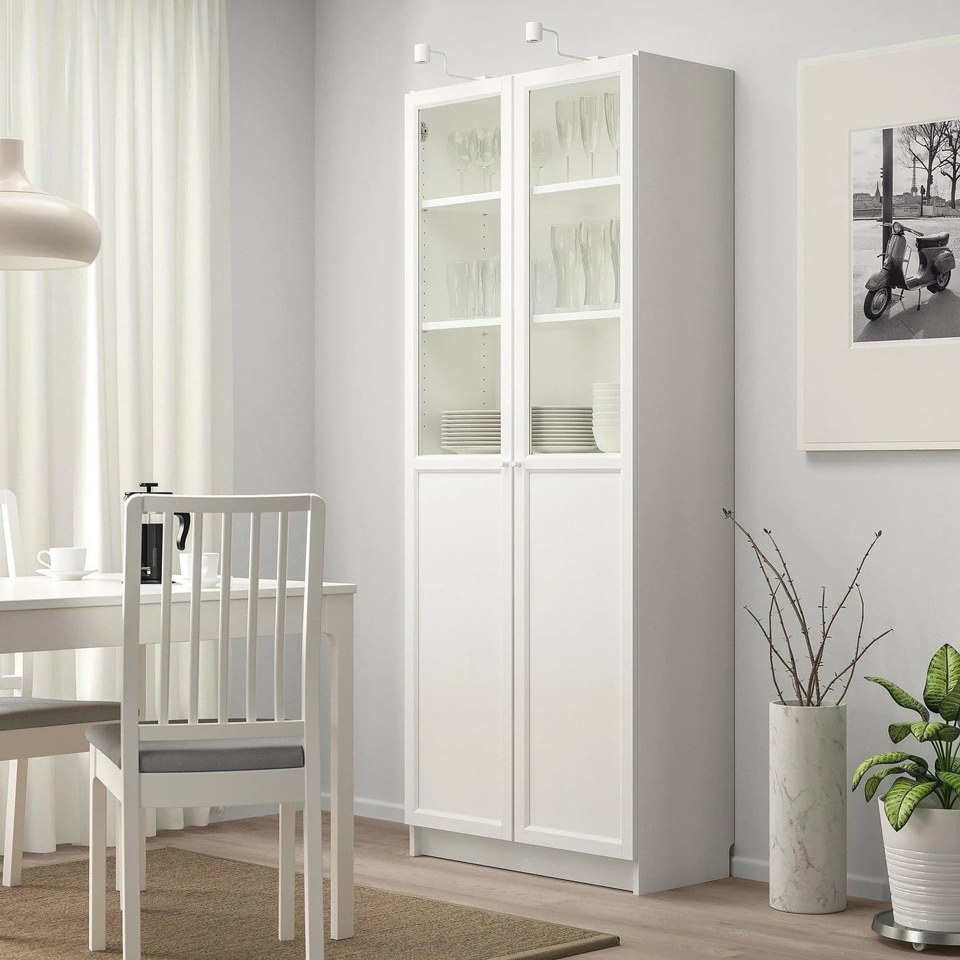 IKEA BILLY Bücherregal mit Paneel-/Vitrtüren Weiß