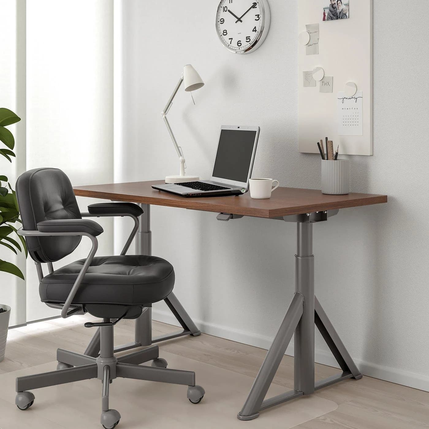 IKEA IDÅSEN Schreibtisch sitz/steh Braun/Dunkelgrau höhenverstellbar