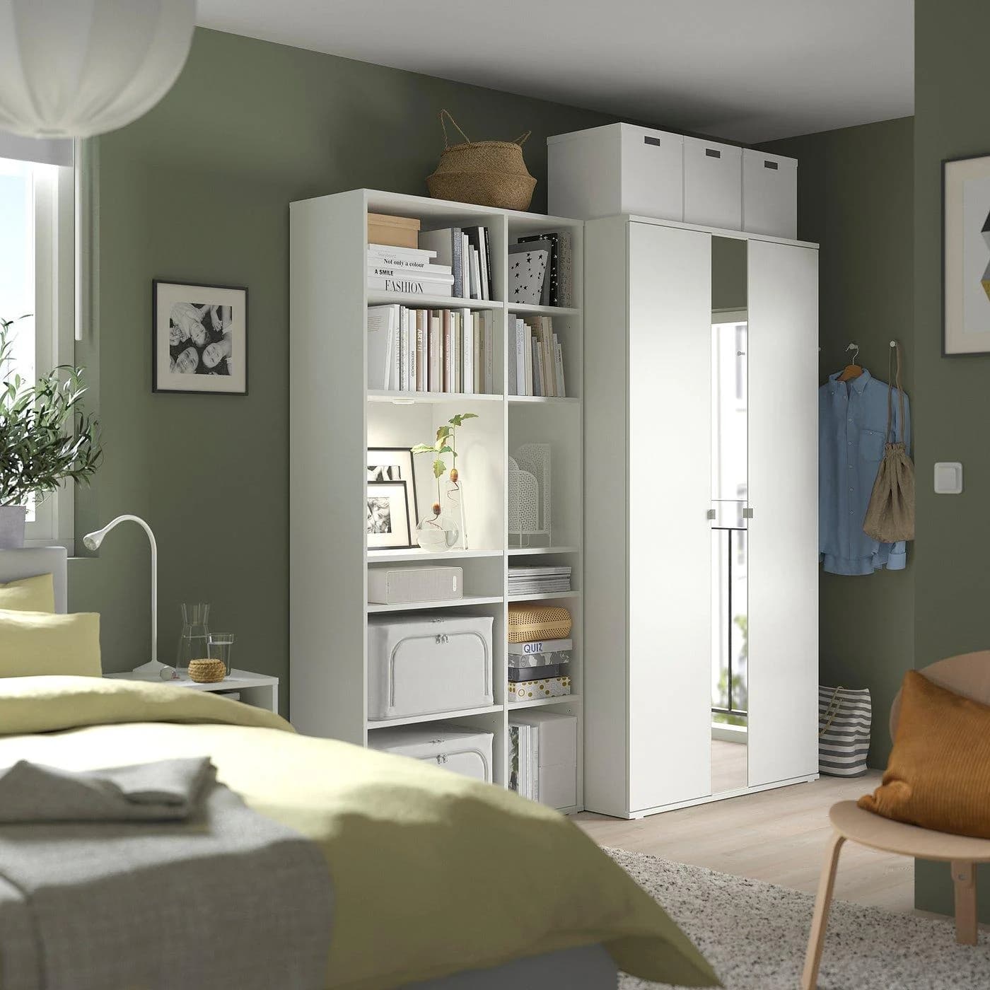 IKEA VIHALS Schrankkombination Weiß mit Ganzkörperspiegel