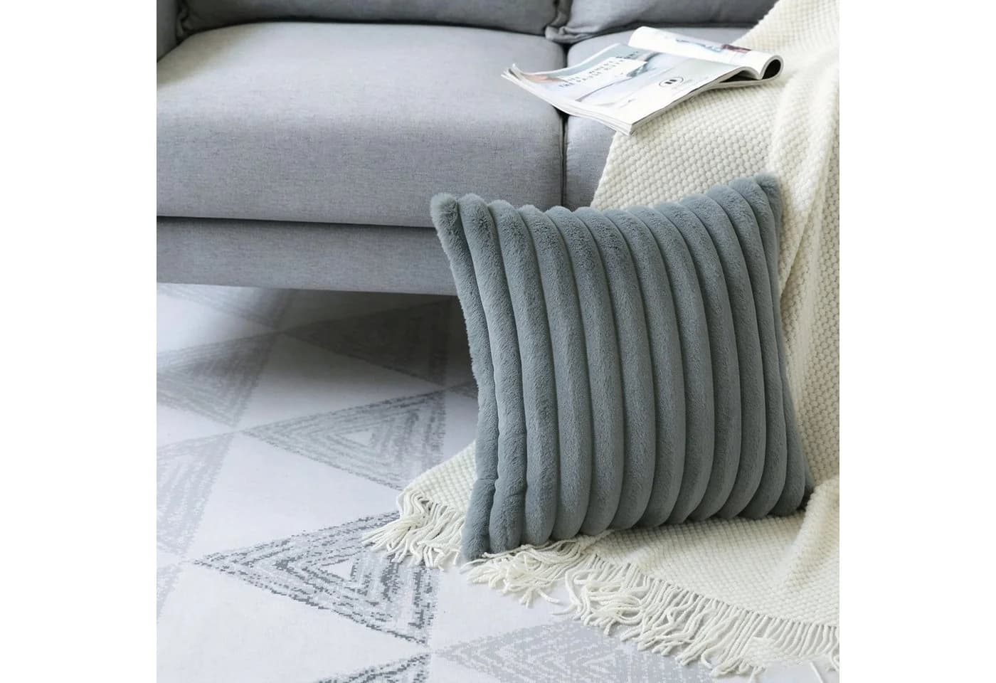 wohnTRAUM24 Kissenbezug Plüsch Grau mit Streifendesign - Bild 5