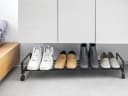 Yamazaki Schuhregal Tower Schwarz Metall mit Rollen Bild 4