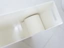 Yamazaki Toilettenpapierhalter Tower Weiß - Aufbewahrung für 8 Rollen mit Ablage Bild 5