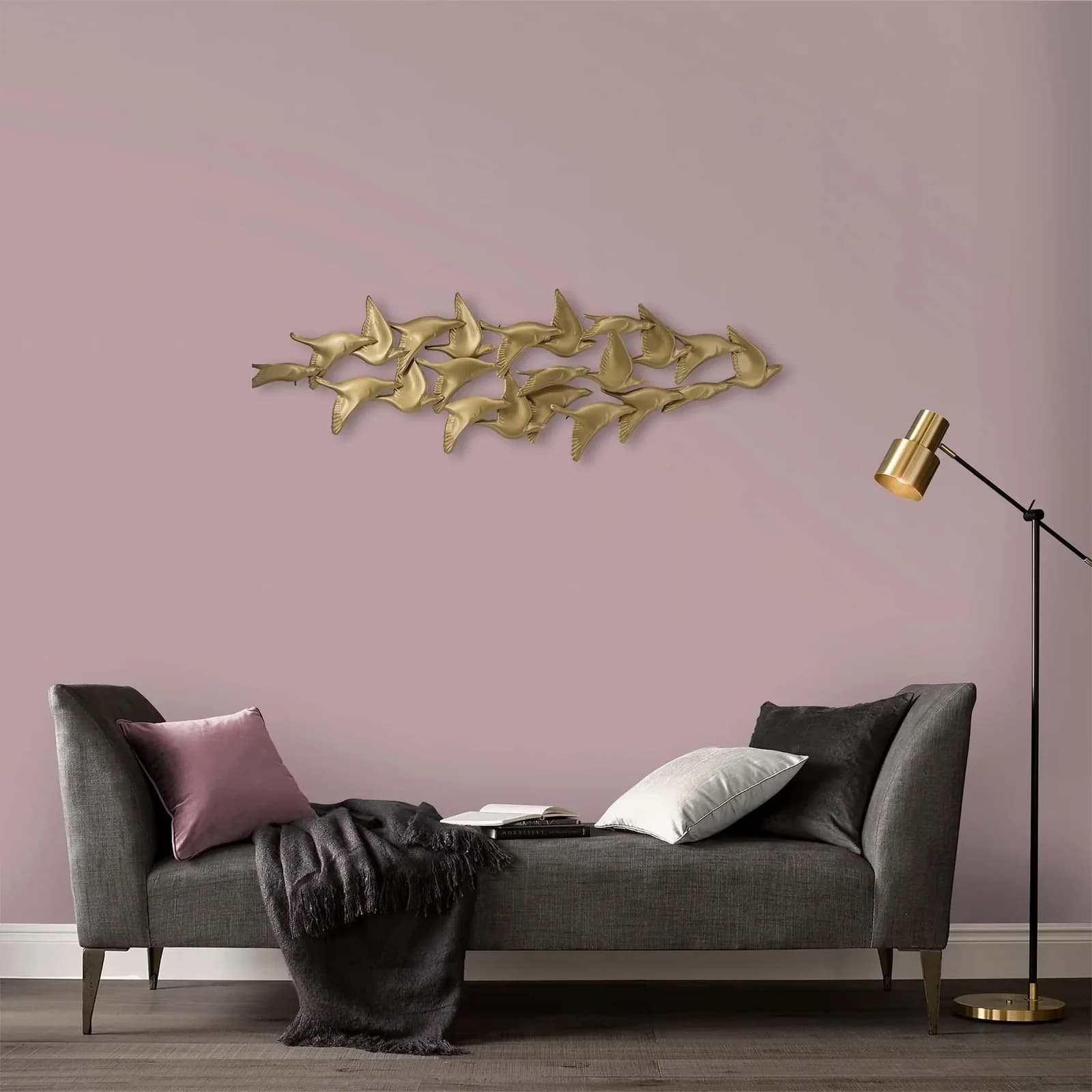 Goldenes Metallkunstwerk, Klassisch und Trendig