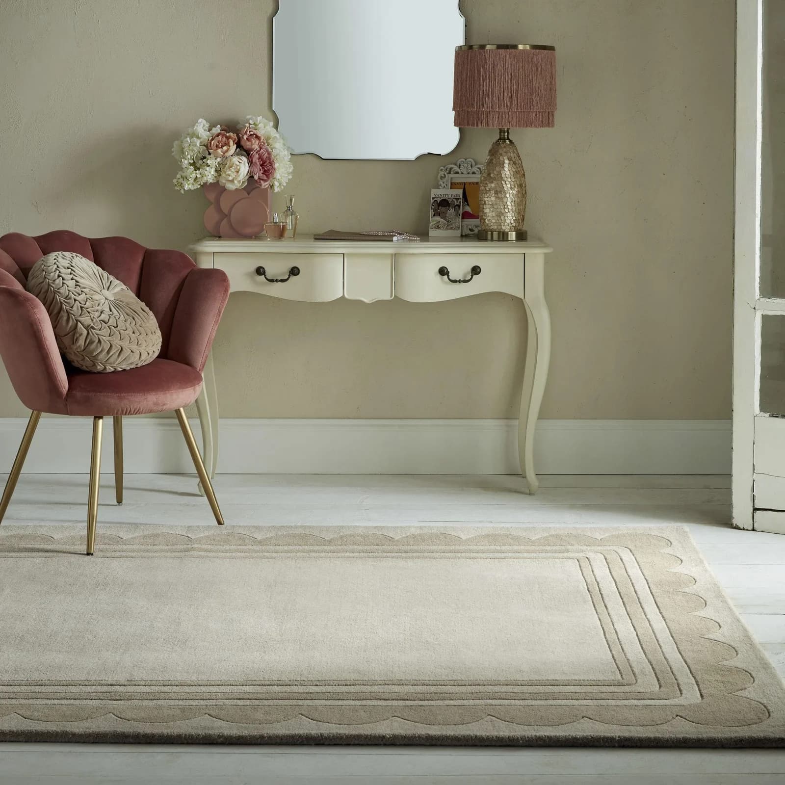 FLAIR RUGS Lois Teppich mit Jakobsmuschelbordüre Beige