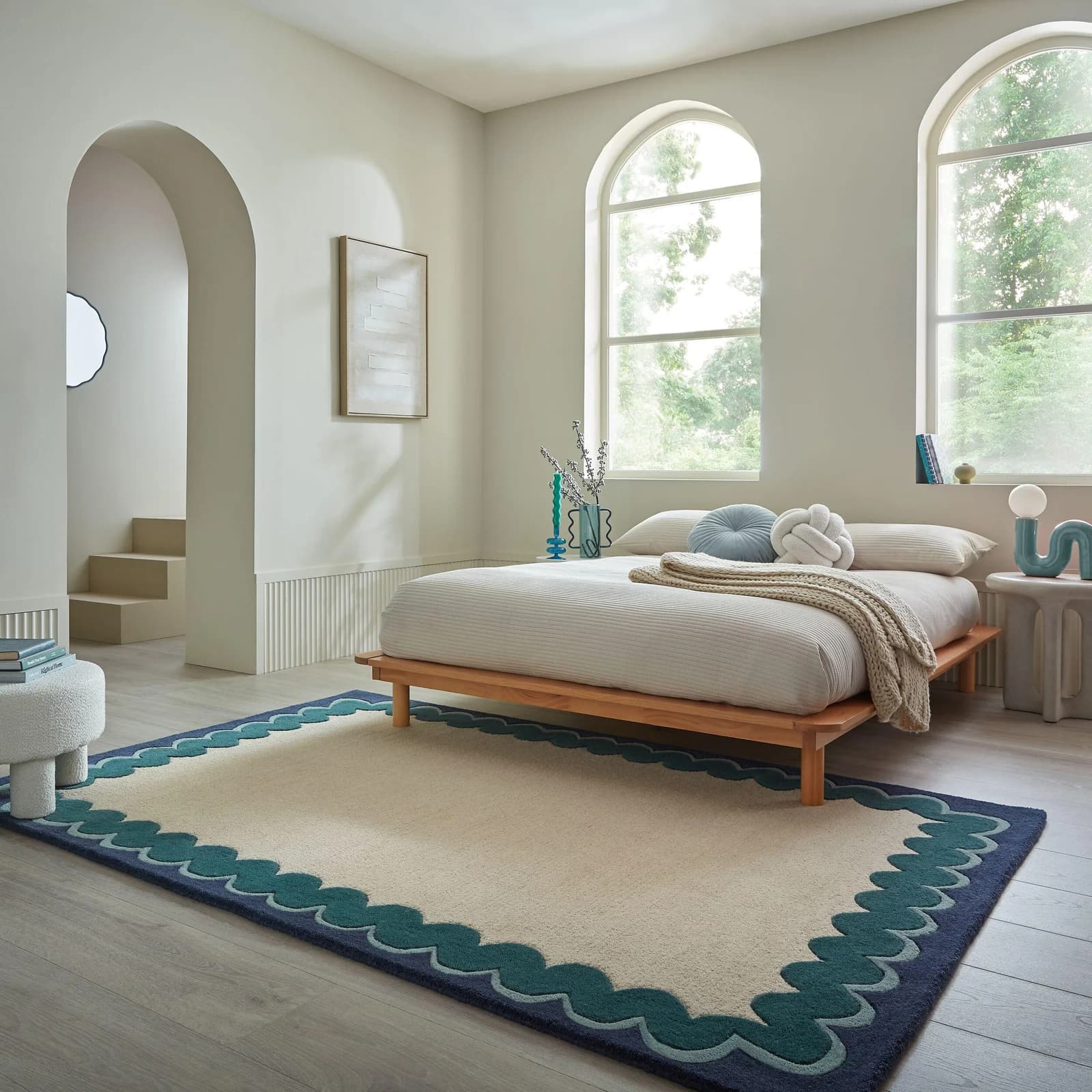 FLAIR RUGS WIGGLE Wollteppich Beige/Blau Wellenrand