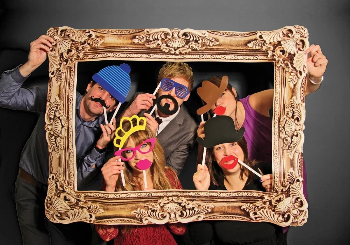 Paladone Photo Booth Bilderrahmen Gold mit 24 Accessoires - Bild 2