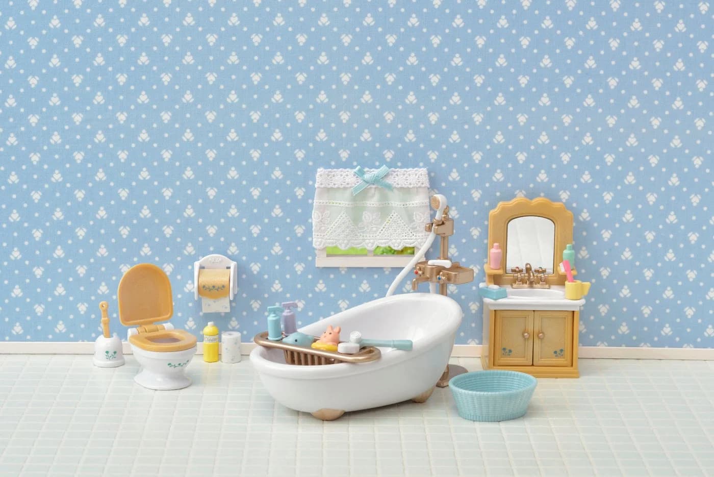 Sylvanian Families Badezimmer Landhausstil Spielset mit Badewanne & Zubehör - Bild 4