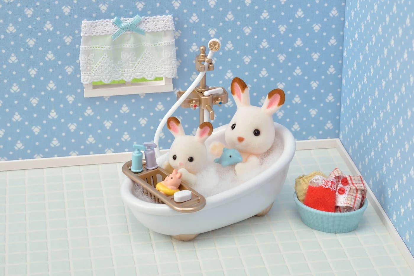 Sylvanian Families Badezimmer Landhausstil Spielset mit Badewanne & Zubehör - Bild 5