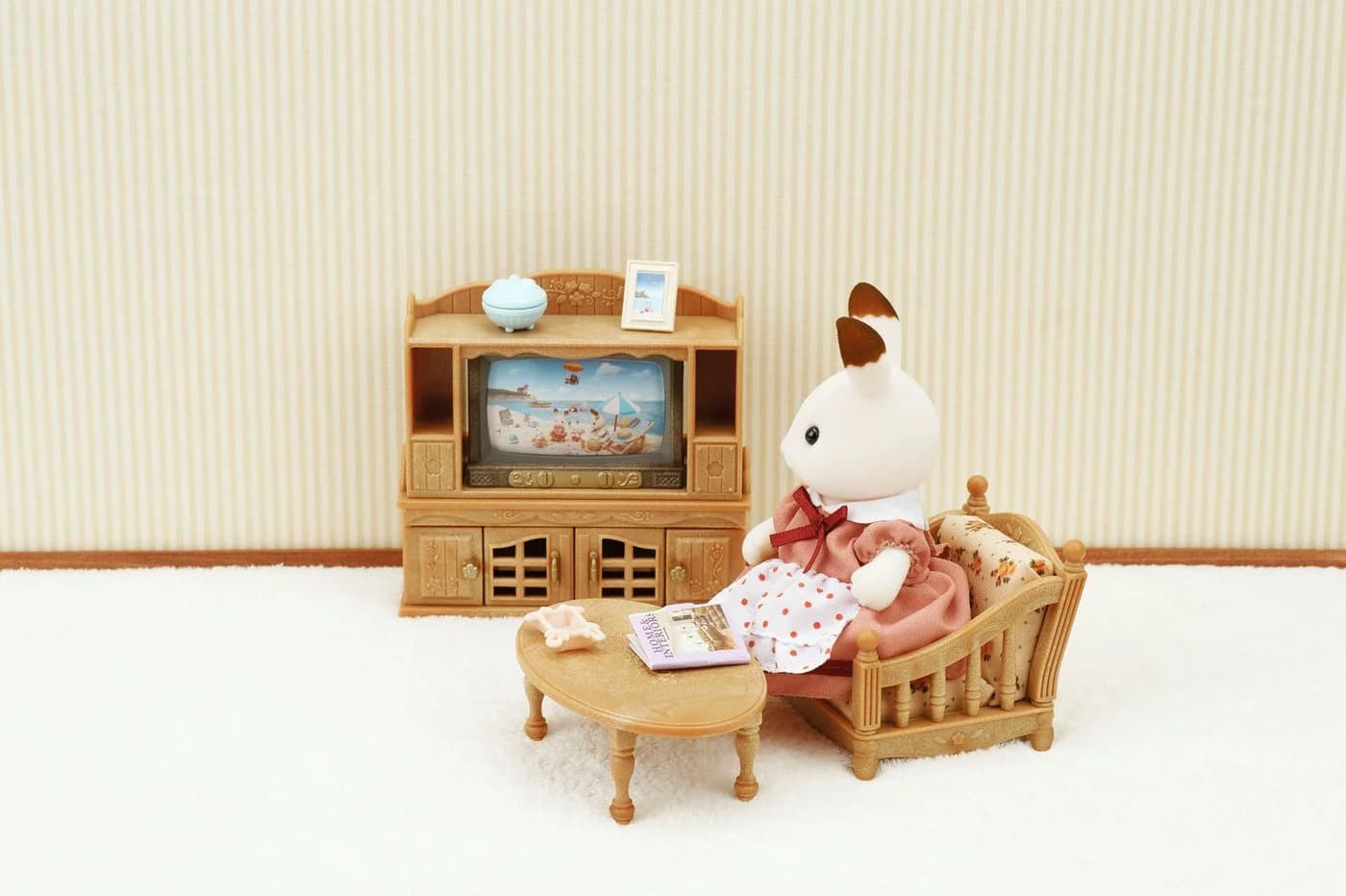 Sylvanian Families Spielwelt Landhaus Wohnzimmer (5339) - 20-tlg. Möbelset - Bild 5
