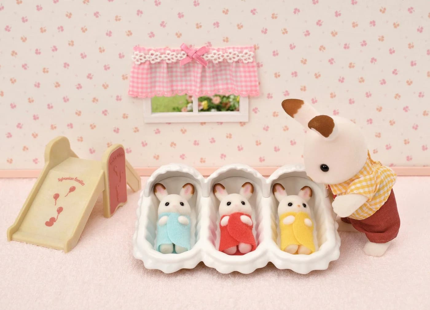 Sylvanian Families Spielfigur Erstausstattung für Drillinge (5532) Bunt - Bild 4