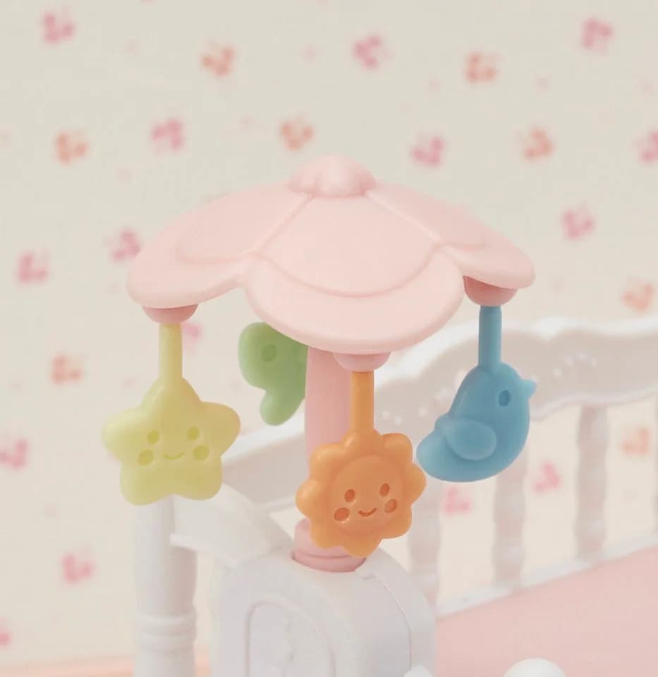 Sylvanian Families Spielwelt Babybett mit Mobile (5534) Bunt