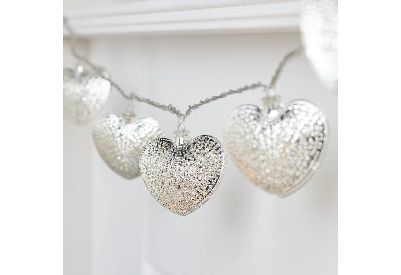 Lights4fun LED-Lichterkette 20er Metall Herzen Silber