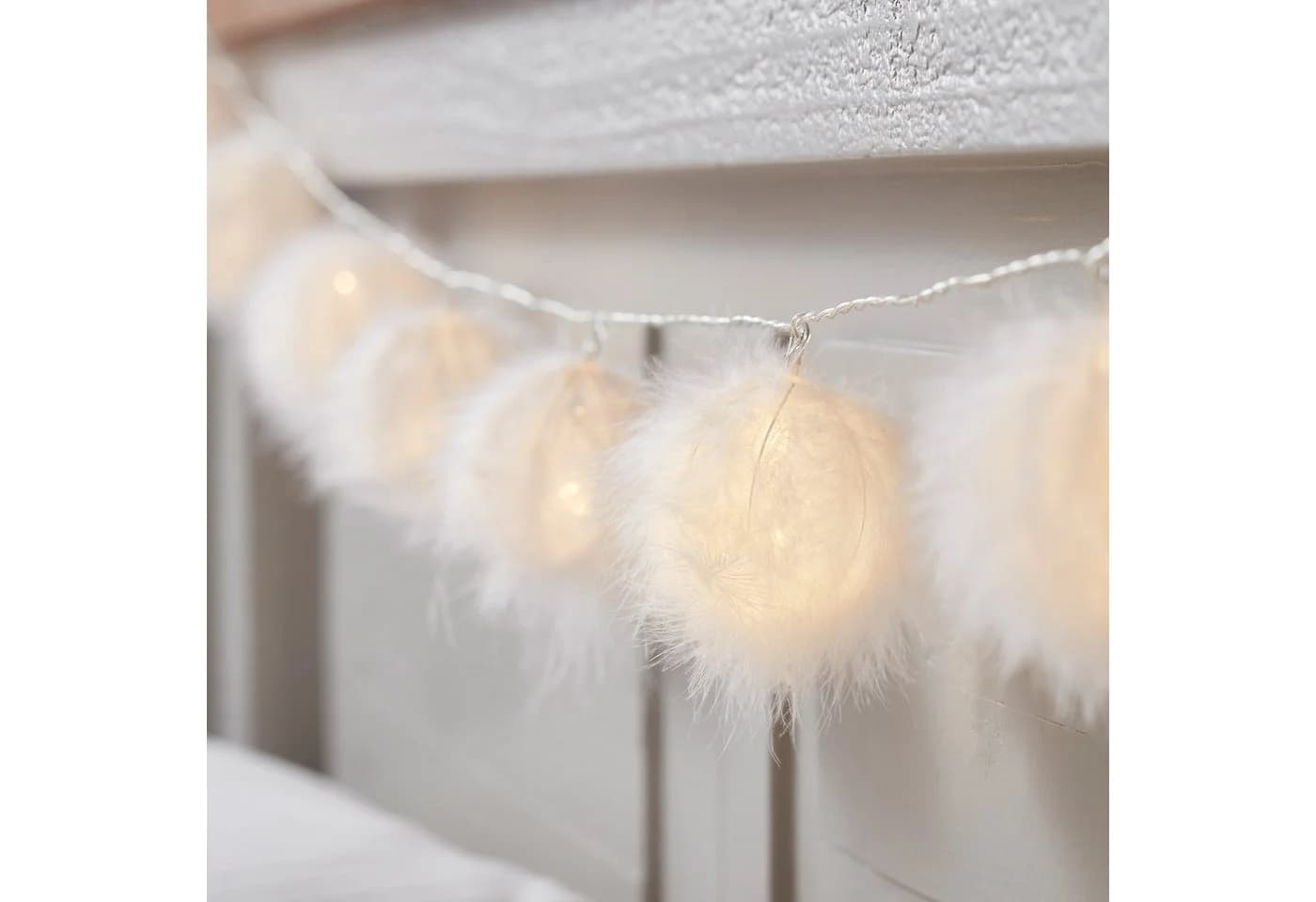 Lights4fun LED-Lichterkette 10er flauschige Bälle warmweiß - Bild 2
