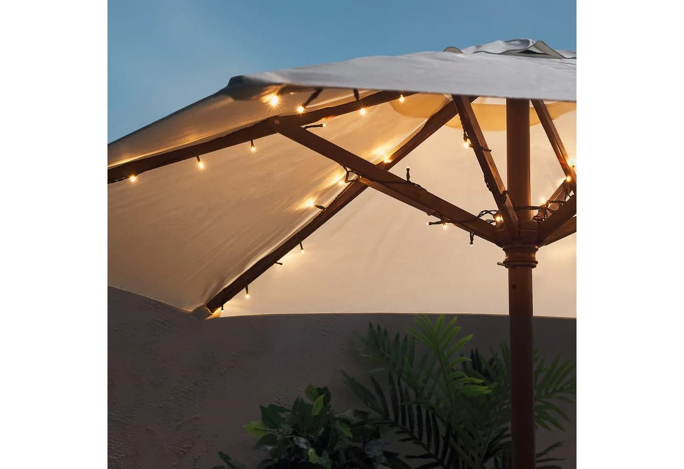 Lights4fun LED-Lichterkette Sonnenschirm 80 LEDs warmweiß - Bild 2