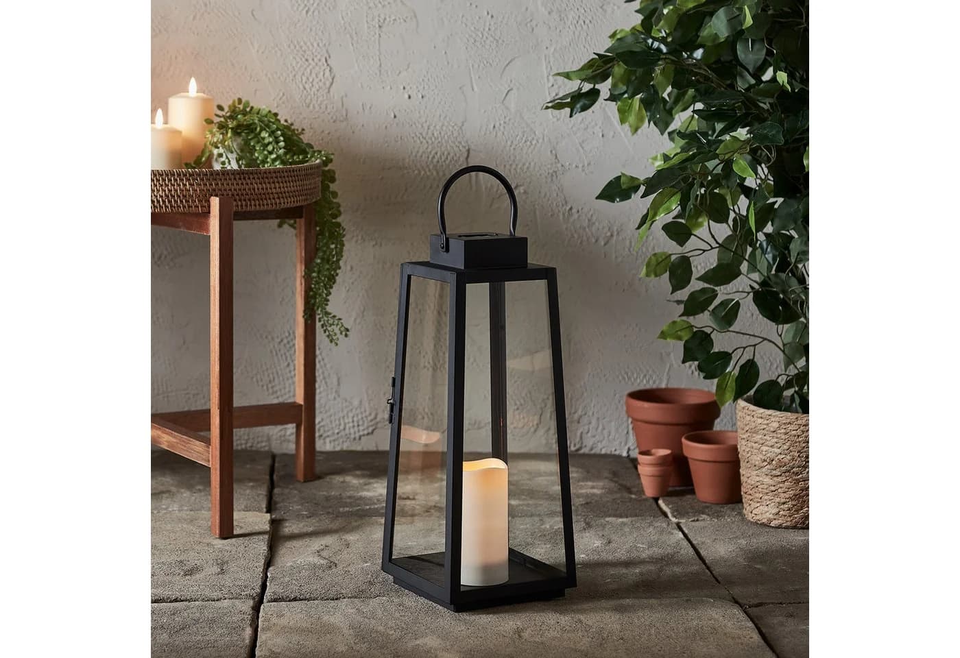 Lights4fun Solar Laterne Schwarz Trapez mit LED-Kerze