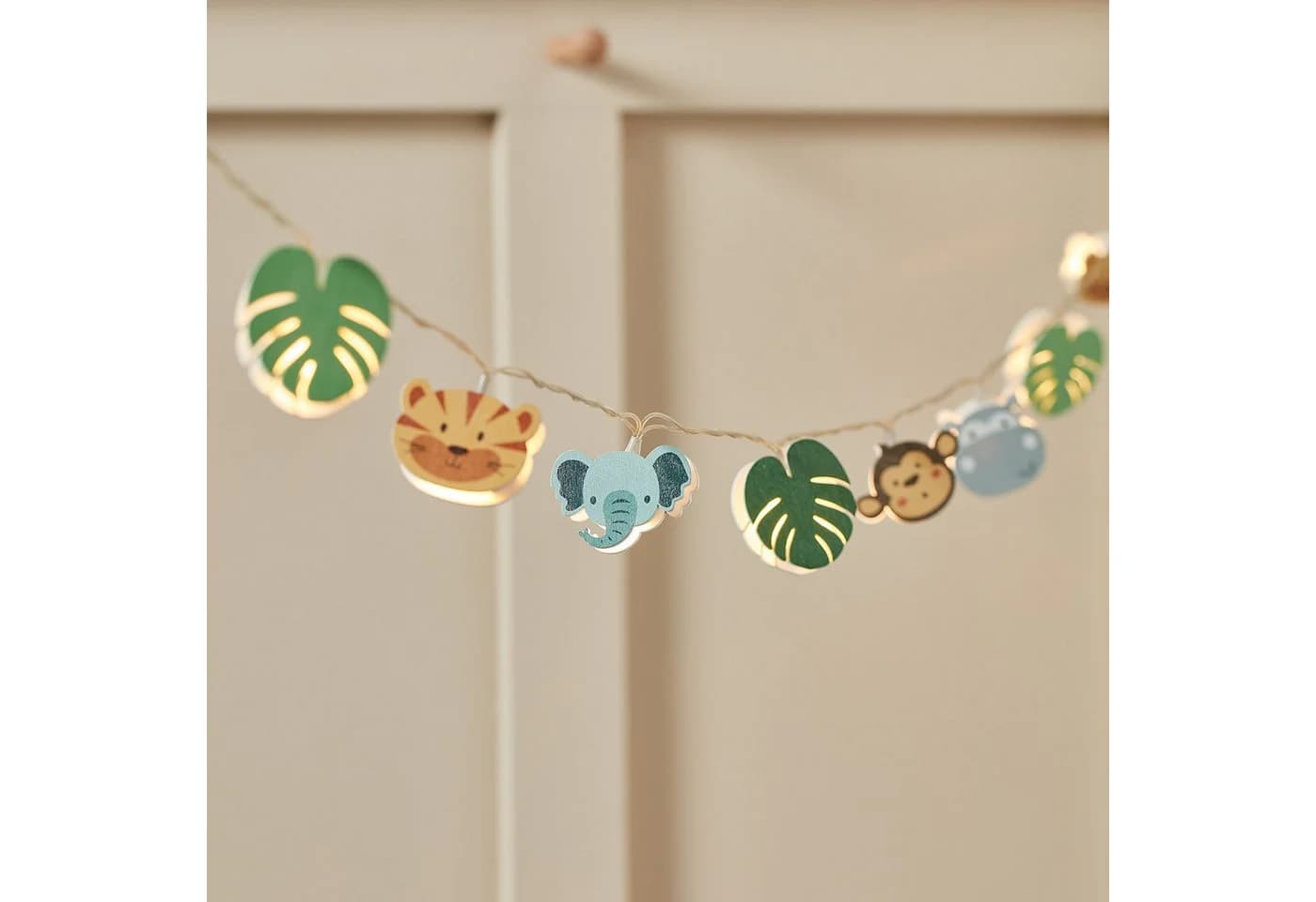 Lights4fun LED-Lichterkette 12er Safari Kinderzimmer Holz - Bild 2