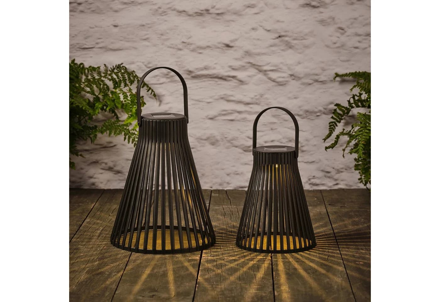 Lights4fun LED Laterne 2er Set Solar Laternen Rattan Schwarz - Bild 3