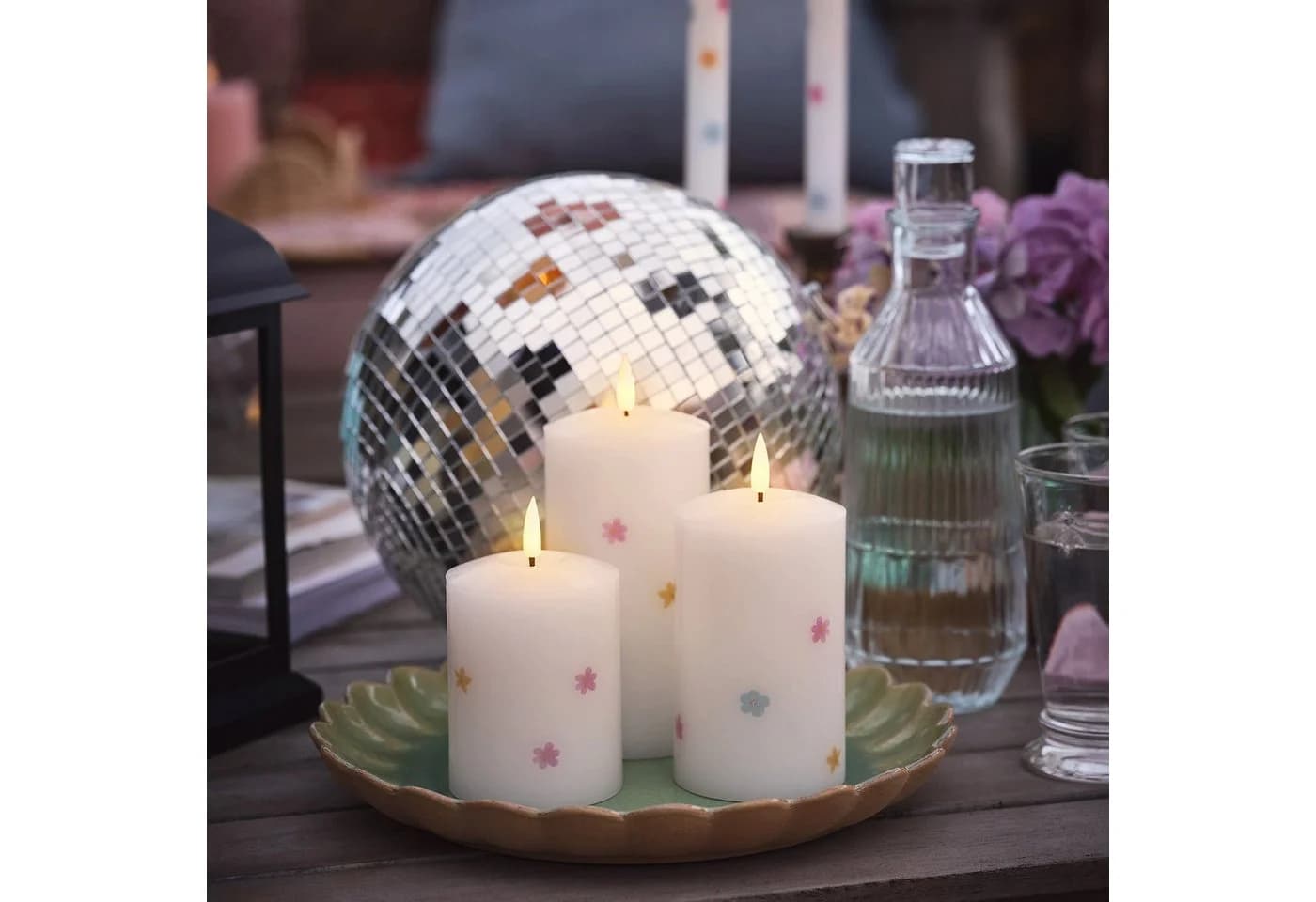 Lights4fun LED-Kerze 3er Set TruGlow® mit Blumen & Fernbedienung - Bild 4
