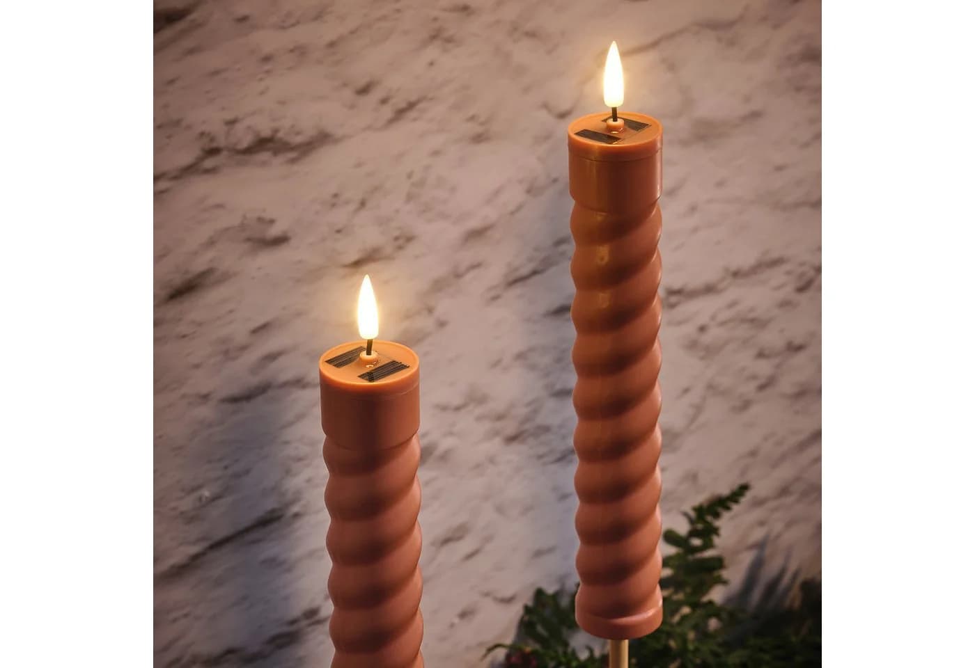 Lights4fun LED Gartenleuchte 2er Set TruGlow® Solar Stabkerzen Terracotta - Bild 2