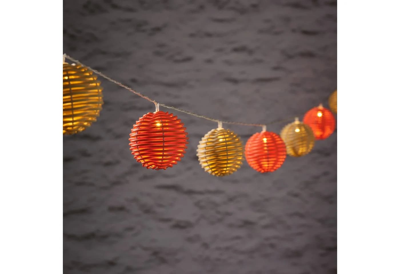 Lights4fun LED-Lichterkette 10er Solar Rattan Kugeln Bunt