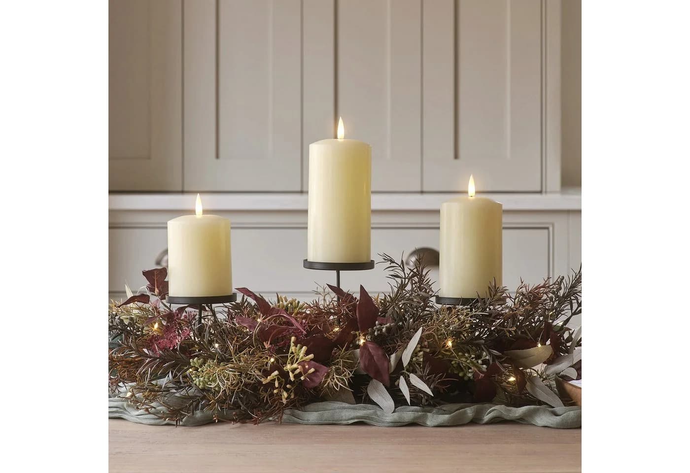 Lights4fun Herbst Kerzenständer Trio 70cm mit Naturzweigen & Kunstlaub - Bild 3