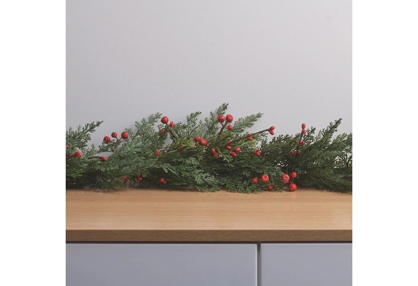 Lights4fun LED-Girlande mit roten Beeren und Timer - Bild 5