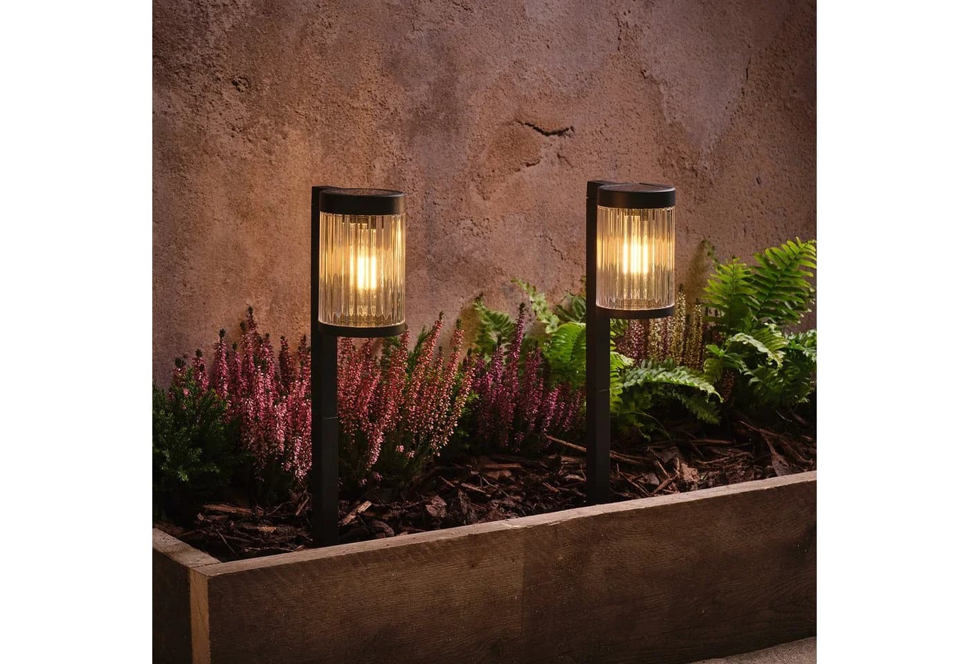 Lights4fun Solar-Wegleuchten 2er Set Schwarz Warmweiß LED Garten - Bild 2