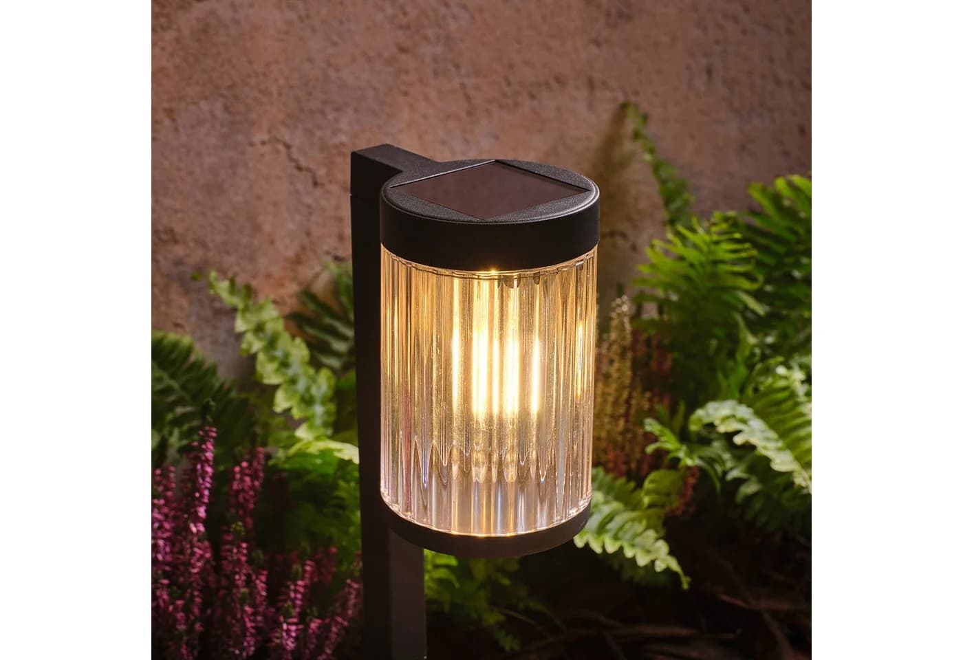 Lights4fun Solar-Wegleuchten 2er Set Schwarz Warmweiß LED Garten - Bild 3