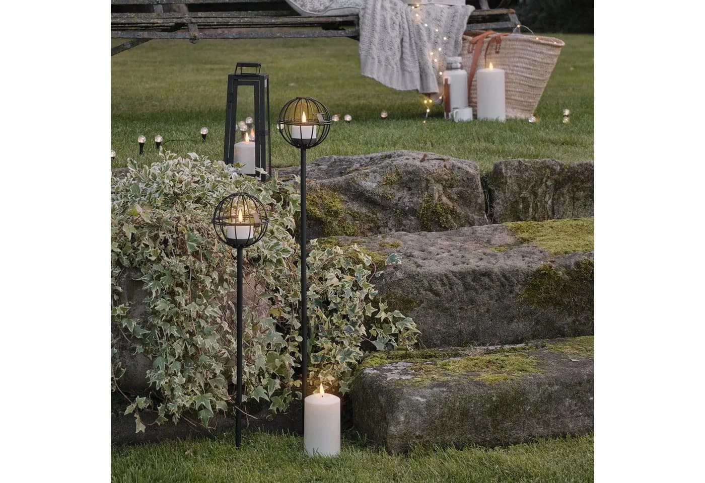 Lights4fun TruGlow® Solar-Teelichter 4er Set Schwarz mit Erdspieß - Bild 5
