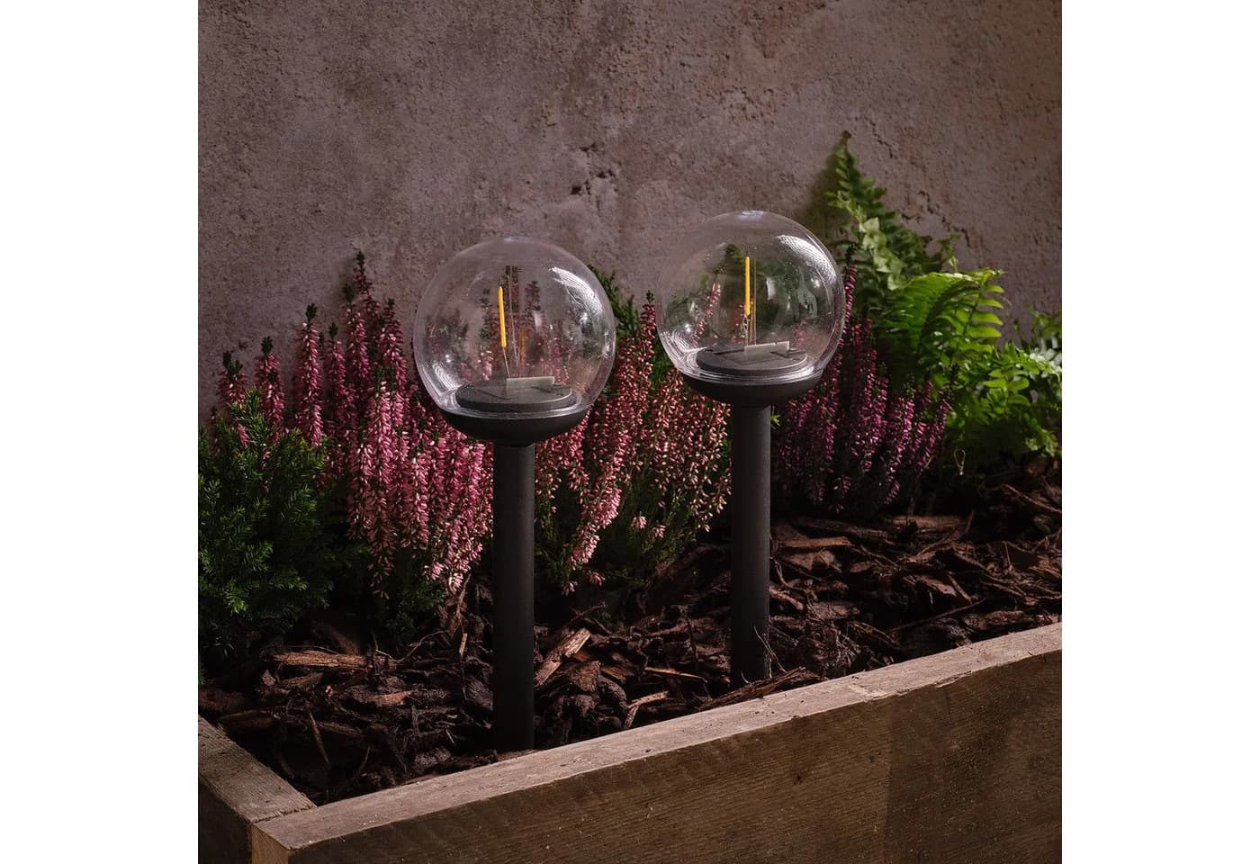 Lights4fun Solar-Gartenstecker Kugeln 2er Set Warmweiß Filament-Optik