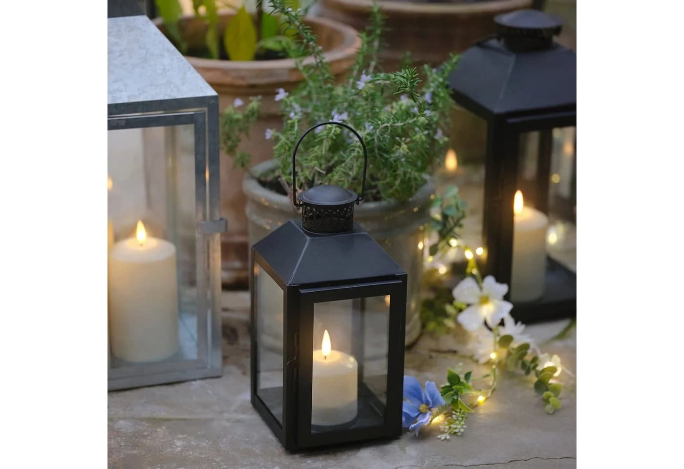 Lights4fun LED Laterne Schwarz Seaton mit TruGlow® LED-Kerze & Fernbedienung - Bild 3