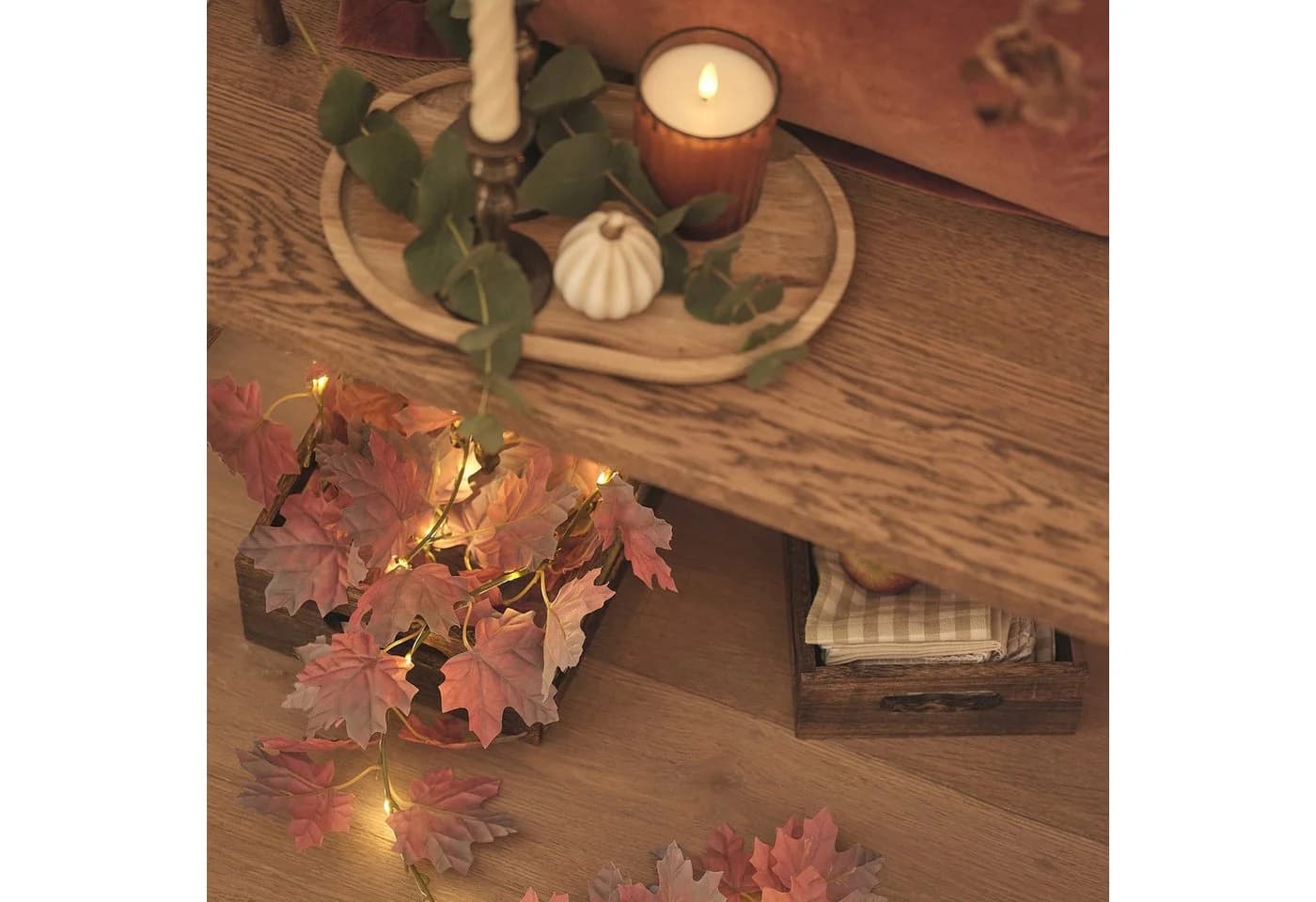 Lights4fun LED-Herbstgirlande 2,5 m mit Ahornblättern Timer Braun