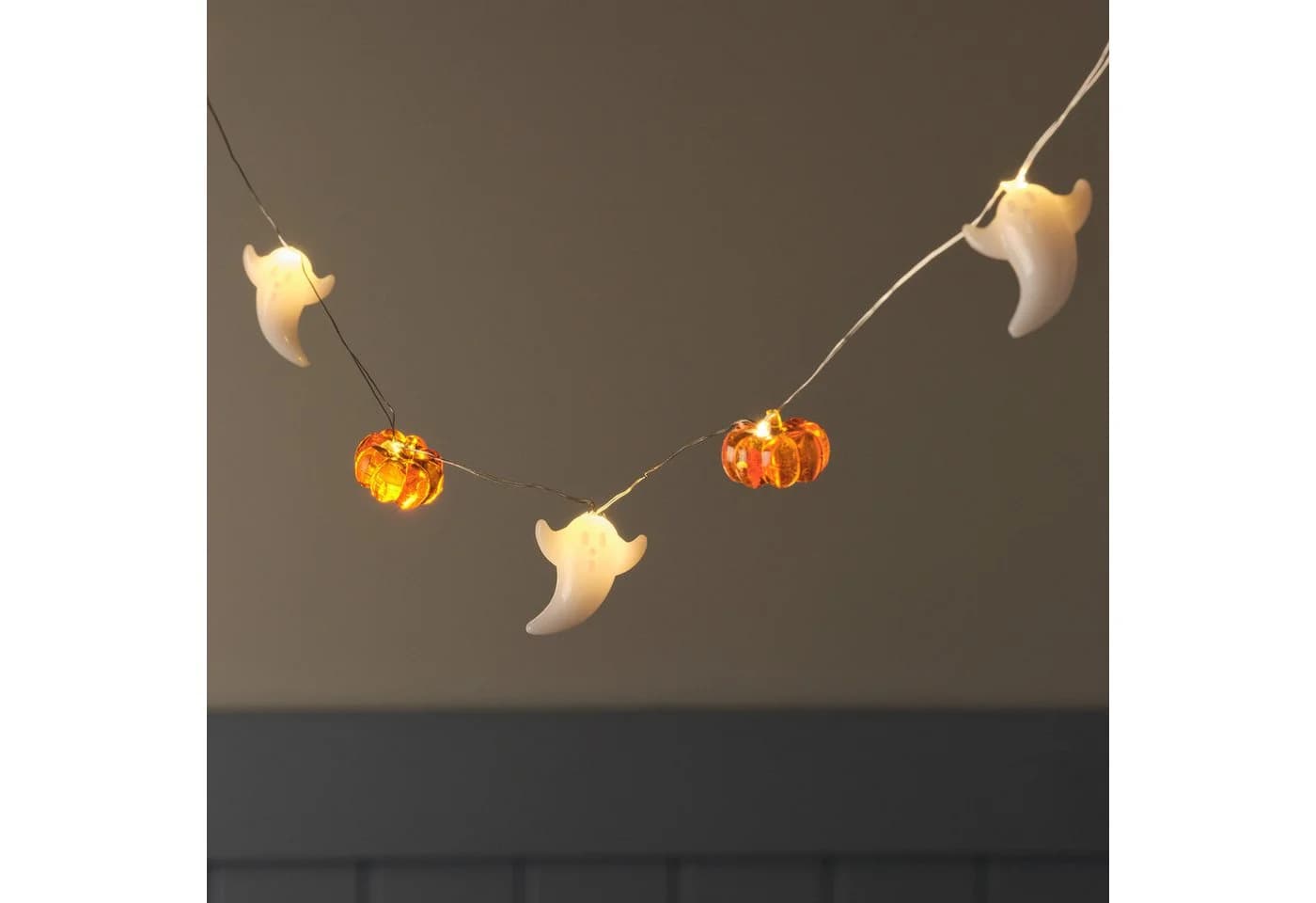 Lights4fun LED-Lichterkette 20er Halloween Geister & Kürbisse mit Timer - Bild 2