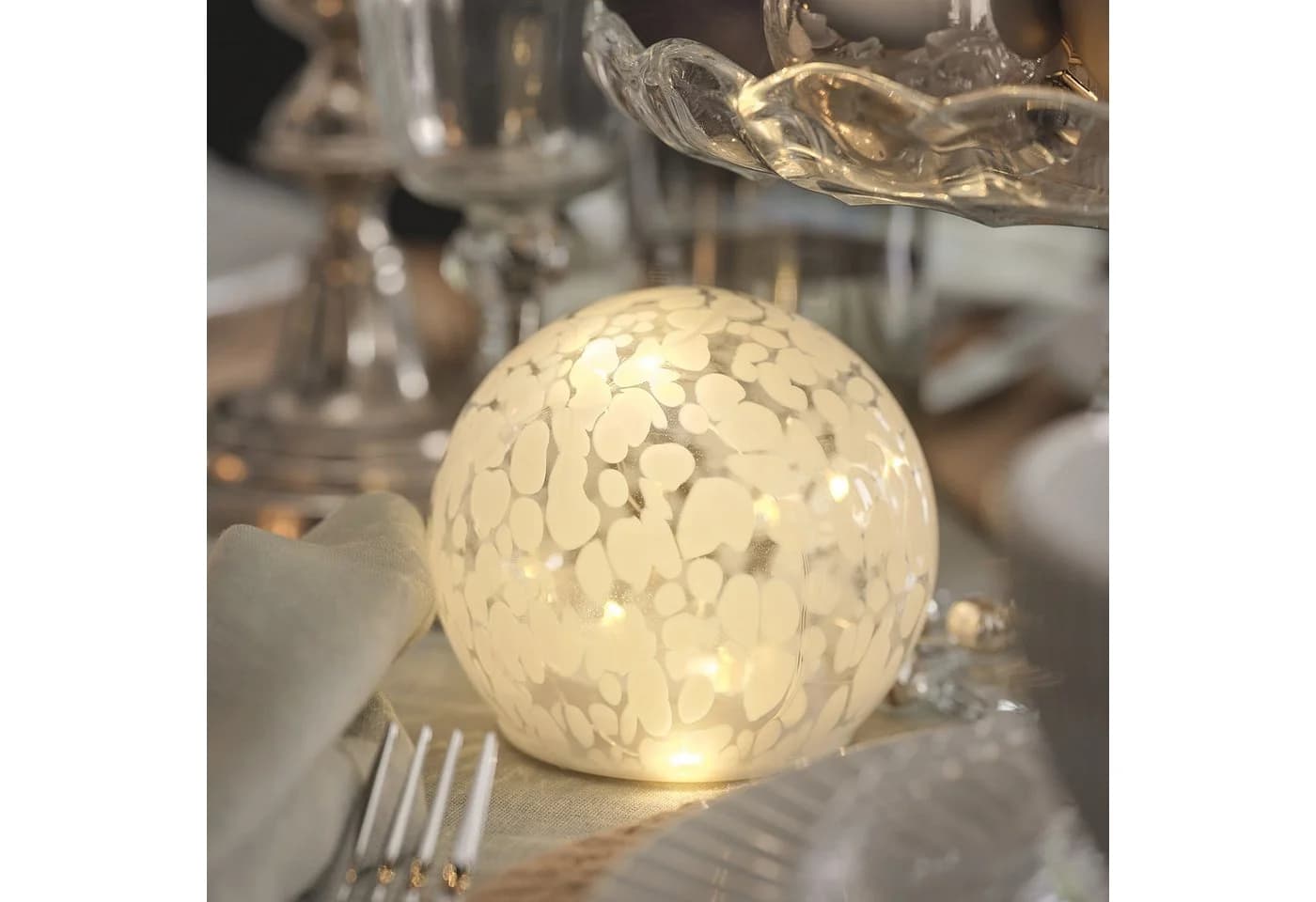 Lights4fun LED-Glaskugel 12,5cm mit Timer und Konfetti-Muster - Bild 5