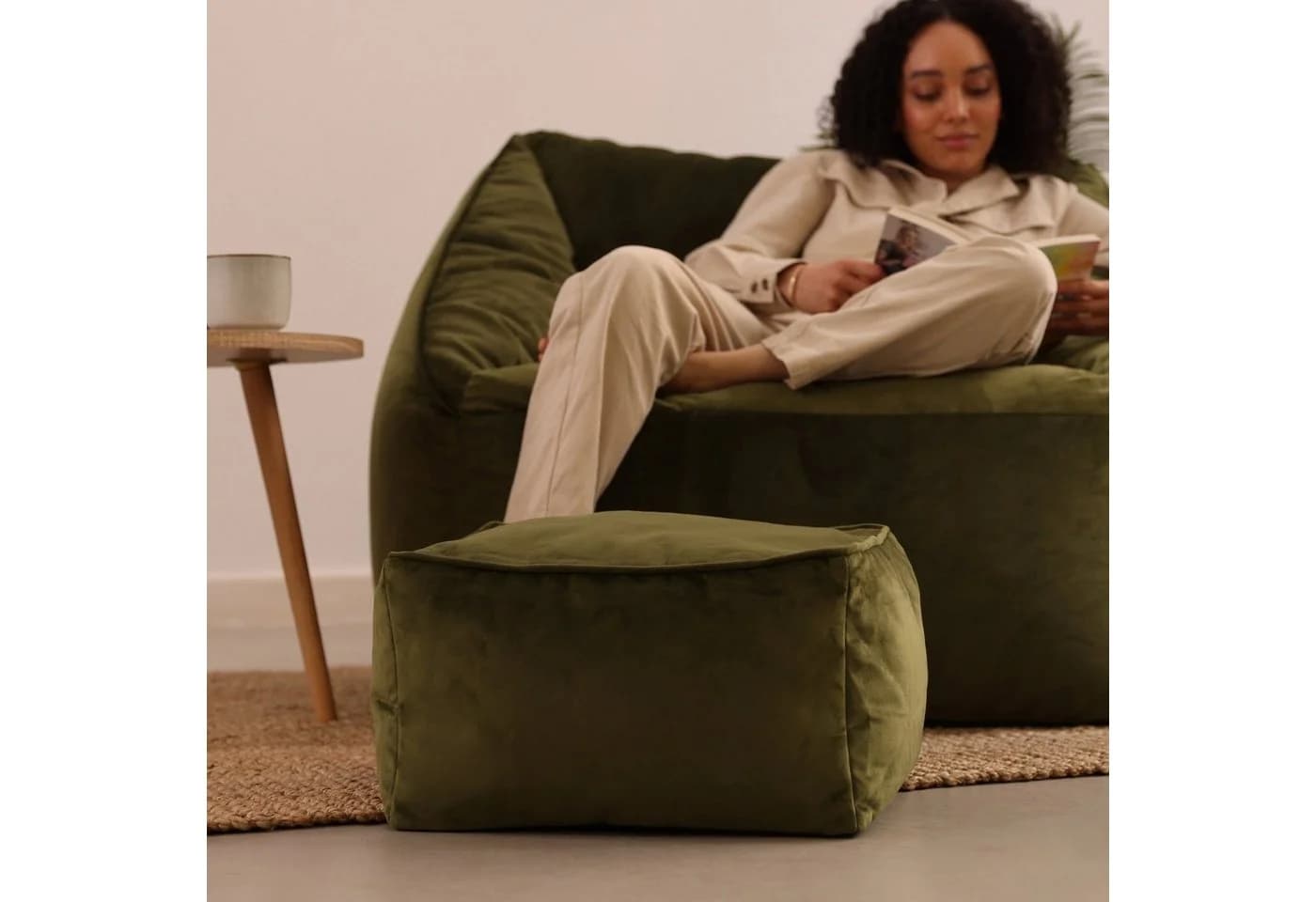 icon Pouf Amara Plüschsamt Oliv mit Füllung Modern