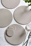 Next Platzset 4 Untersetzer und 4 Tischsets, 8er-Pack, Beige Kunstleder Bild 1
