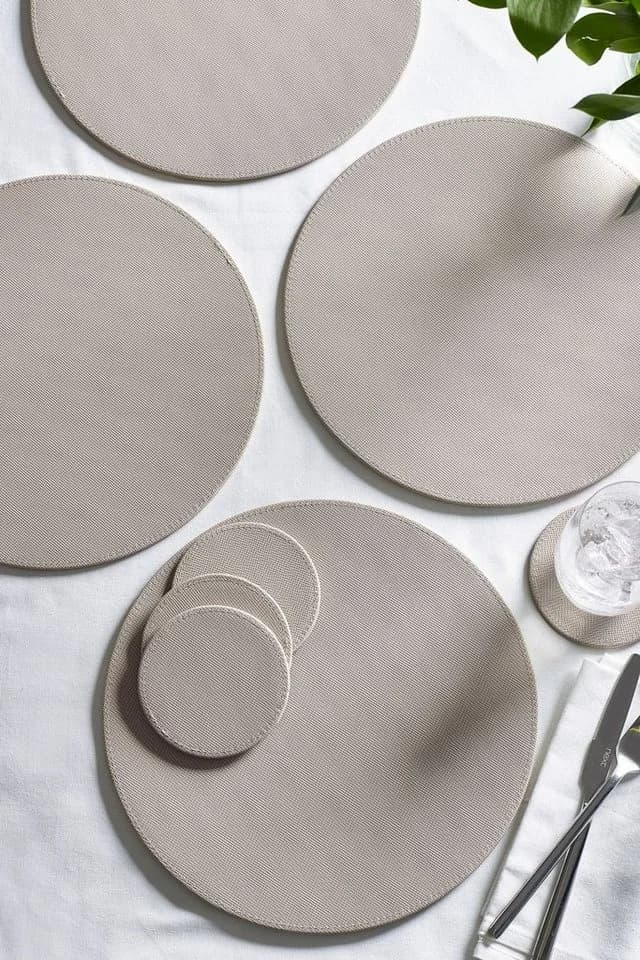Next Platzset 4 Untersetzer und 4 Tischsets, 8er-Pack, Beige Kunstleder